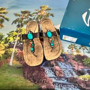 Excellent Condition Abeo BioSystem Turquiose Jeweled Leather Boho Sandals Sz 10N